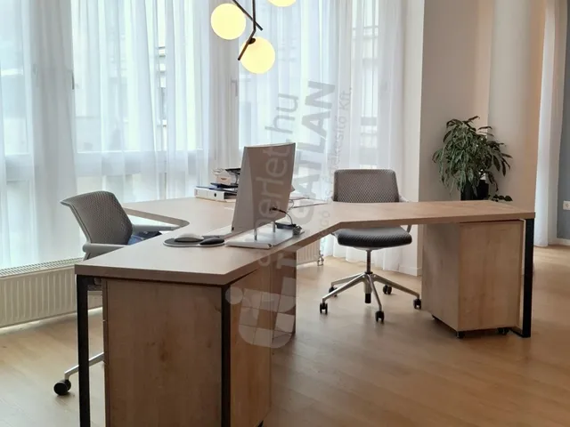Kiadó kereskedelmi és ipari ingatlan Budapest I. kerület, Zsolt utca 95 nm