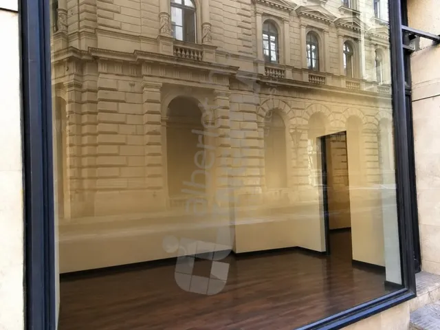 Kiadó kereskedelmi és ipari ingatlan Budapest V. kerület, Belváros, Párizsi utca 40 nm