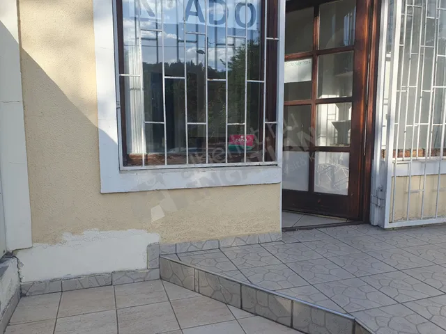 Kiadó kereskedelmi és ipari ingatlan Budapest II. kerület, Máriaremetei út 25 nm