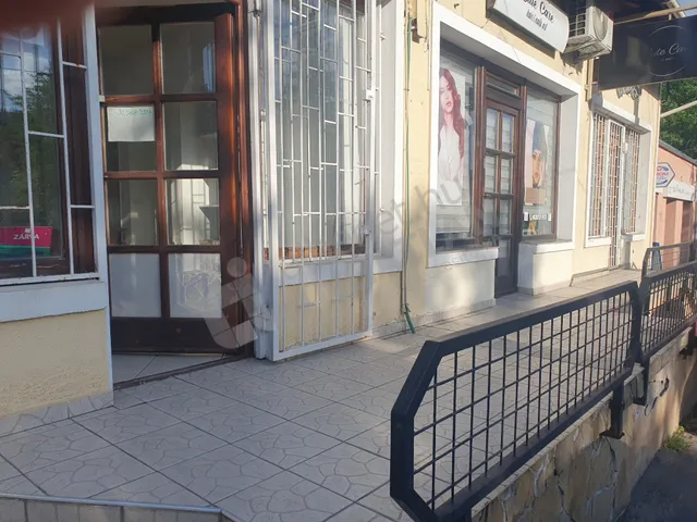 Kiadó kereskedelmi és ipari ingatlan Budapest II. kerület, Máriaremetei út 25 nm