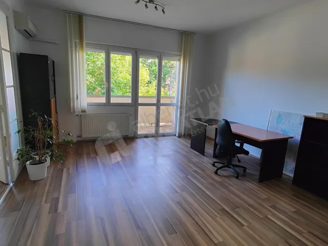 Kiadó lakás Budapest XII. kerület, Monda utca 131 nm