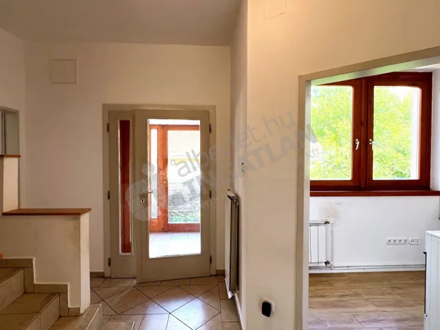 Kiadó kereskedelmi és ipari ingatlan Budapest IV. kerület, Újpest 90 nm