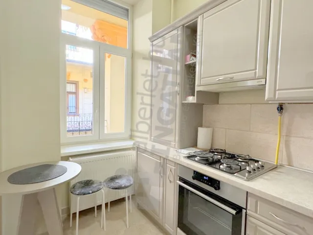 Kiadó lakás Budapest VI. kerület, Szondi utca 64 nm