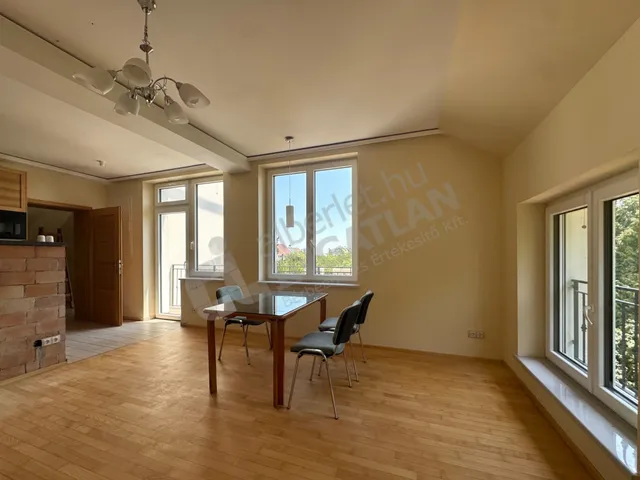 Kiadó lakás Budapest XII. kerület, Magasút 180 nm