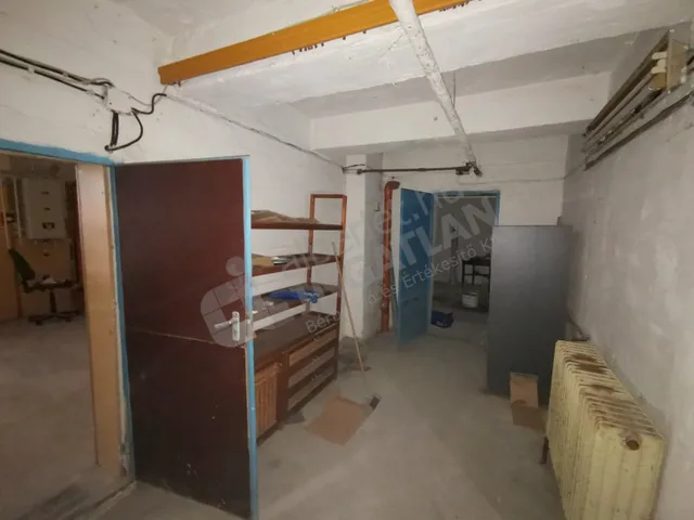 Kiadó kereskedelmi és ipari ingatlan Budapest XIII. kerület, Angyalföld, Szegedi út 100 nm