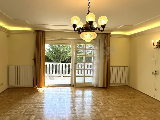 Kiadó ház Budapest XII. kerület, Mártonhegy, Deres utca 260 nm