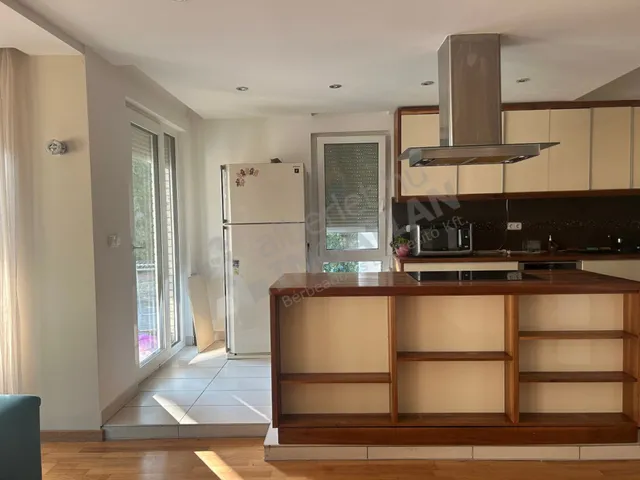 Kiadó lakás Budapest XII. kerület, Istenhegy, Zsolna utca 144 nm