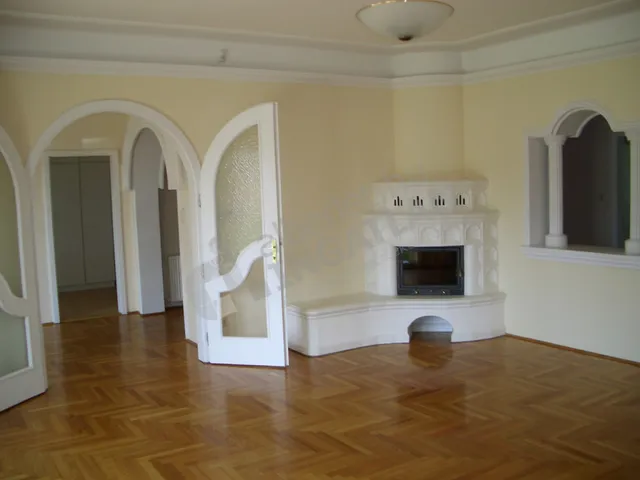 Eladó ház Budapest II. kerület 375 nm