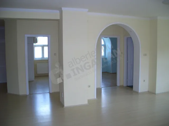 Eladó ház Budapest II. kerület, Feketerigó utca 375 nm
