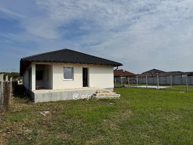 Eladó ház Szigetcsép 112 nm