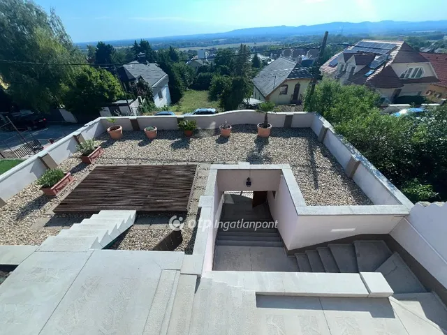 Eladó ház Csömör 310 nm