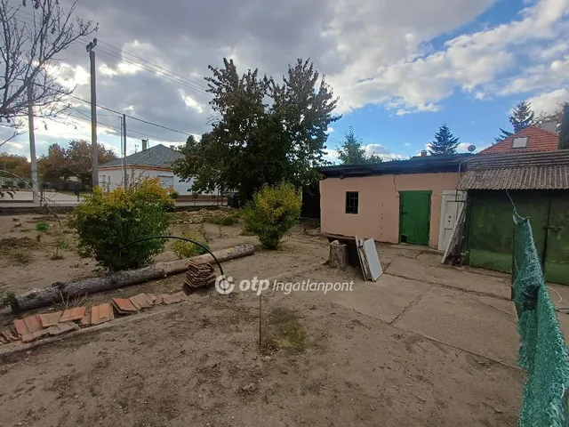Eladó telek Üllő 320 nm