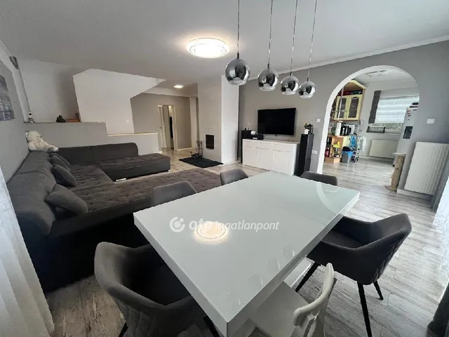 Eladó ház Halásztelek 200 nm