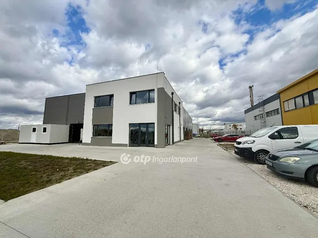 Eladó kereskedelmi és ipari ingatlan Szigetszentmiklós 191 nm