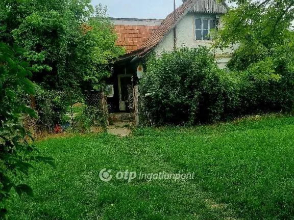 Eladó ház Makád 32 nm