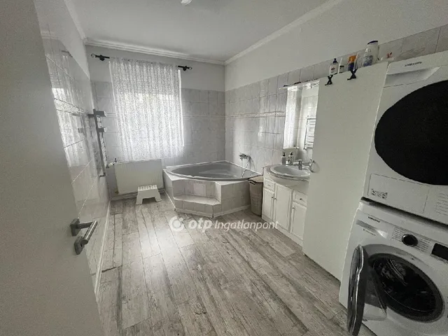 Eladó ház Halásztelek 200 nm