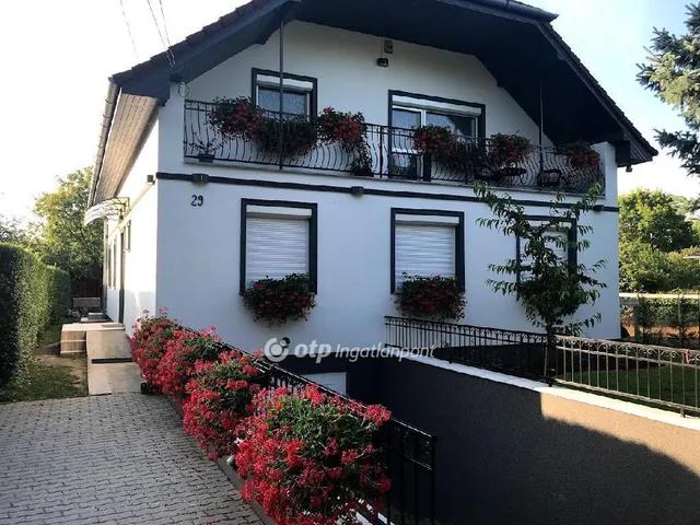 Eladó ház Halásztelek 200 nm