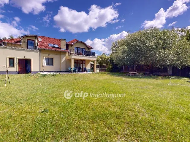 Eladó ház Szada 252 nm