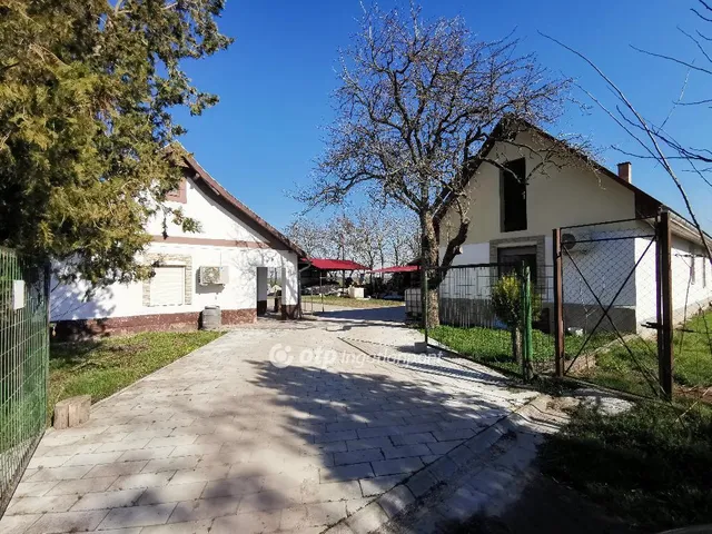 Eladó ház Dömsöd 288 nm