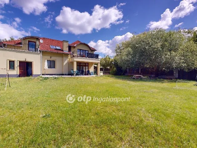 Eladó ház Szada 252 nm