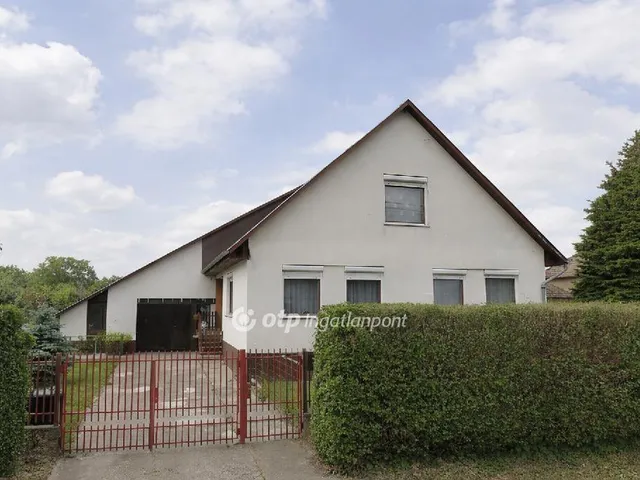 Eladó ház Áporka 102 nm