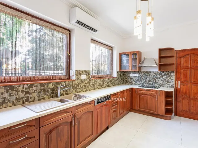 Eladó ház Szigetszentmiklós 280 nm