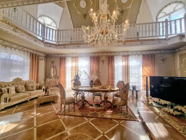 Eladó ház Érd 400 nm