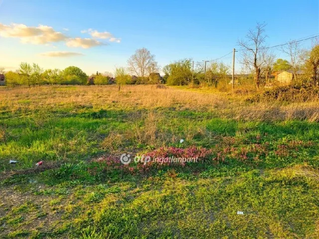 Eladó telek Taksony 851 nm