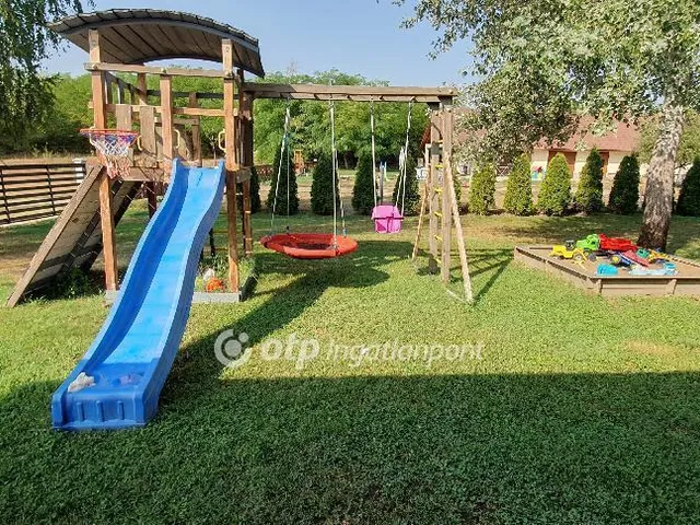 Eladó ház Paks 261 nm