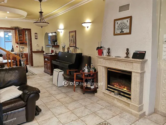 Eladó lakás Kiskőrös 148 nm