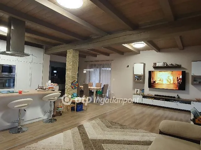 Eladó ház Paks 261 nm