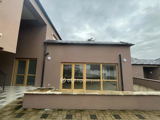 Eladó lakás Szekszárd 147 nm