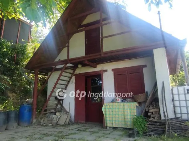 Eladó mezőgazdasági ingatlan Szekszárd, Szőlőhegy 18 nm