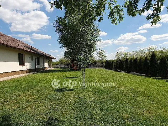 Eladó ház Paks 261 nm