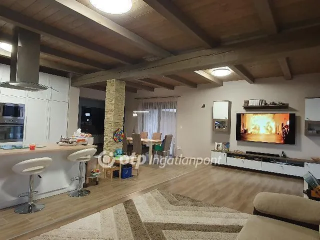 Eladó ház Paks 261 nm