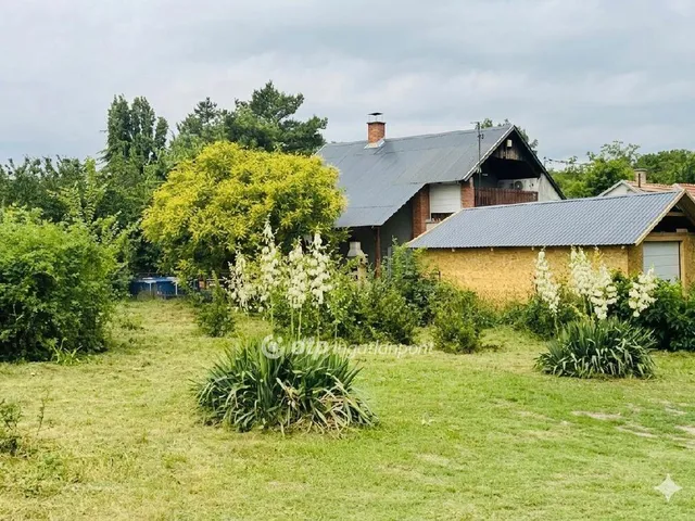 Eladó telek Adony 726 nm