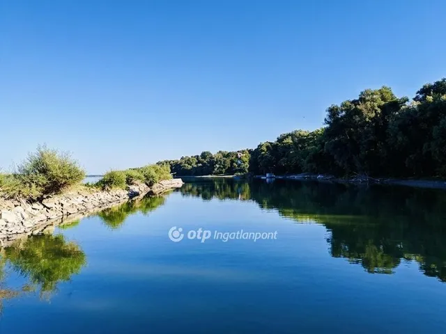 Eladó telek Adony 726 nm