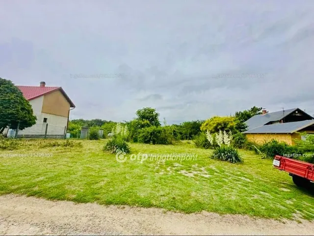 Eladó telek Adony 726 nm