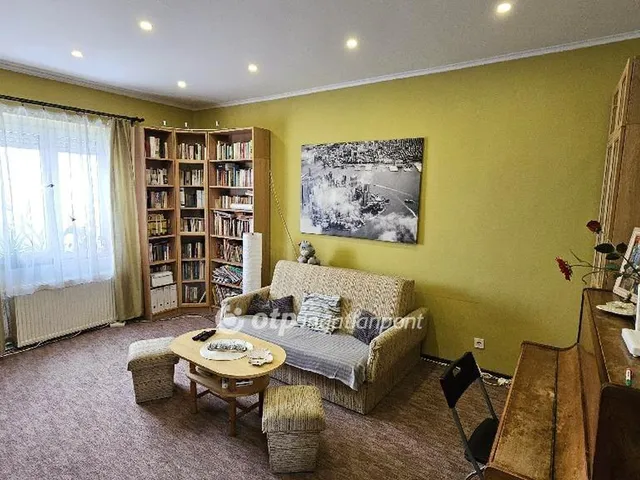 Eladó lakás Dunaújváros 122 nm