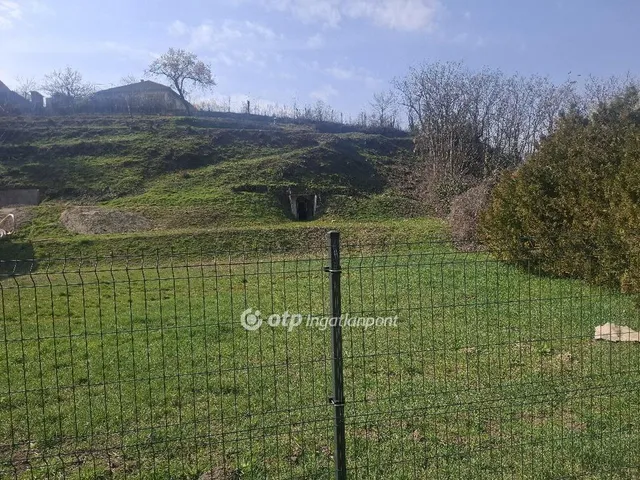 Eladó telek Kulcs 1300 nm