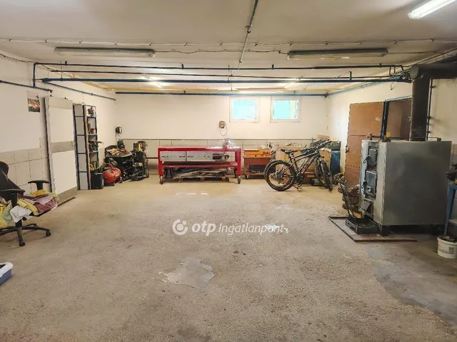 Eladó ház Nagyvenyim 406 nm