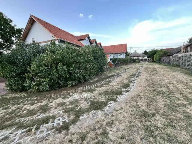 Eladó ház Nagyvenyim 340 nm