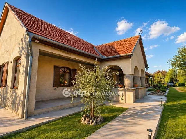 Eladó ház Baracs 114 nm