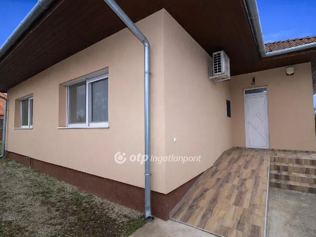 Eladó ház Tass 170 nm