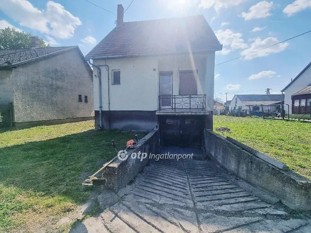Eladó ház Tass 100 nm