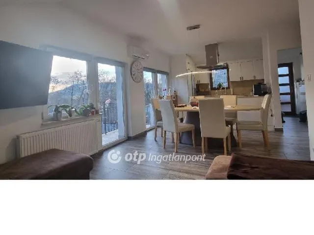 Eladó ház Üröm 128 nm