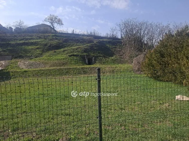 Eladó telek Kulcs 1300 nm