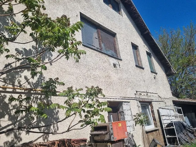 Eladó ház Tass 200 nm