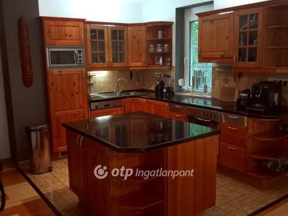 Eladó ház Budaörs 300 nm
