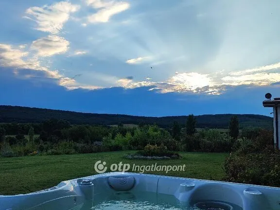 Eladó nyaraló Törökbálint 450 nm